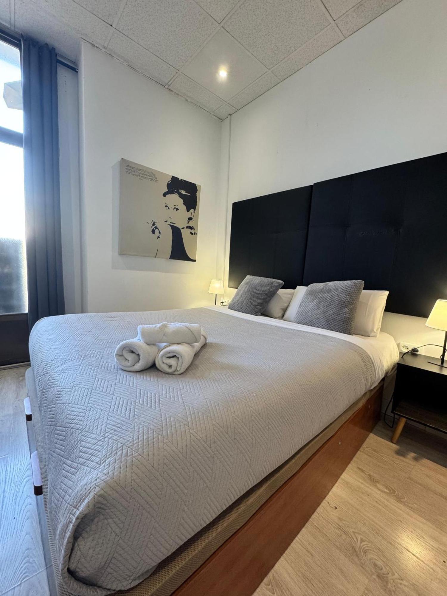 Opera Lux Hotel Мадрид Екстериор снимка